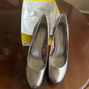 Beautiful  4” platform heels NWOT